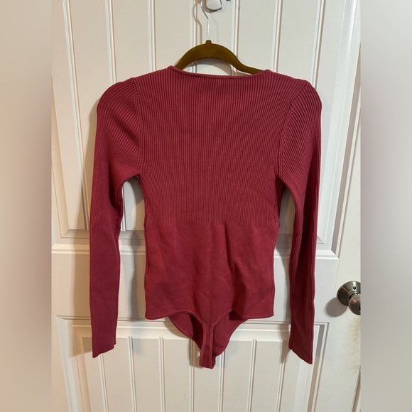 Abercrombie & Fitch Maroon Ribbed Long Sleeve Bodysuit - Picture 6 of 7